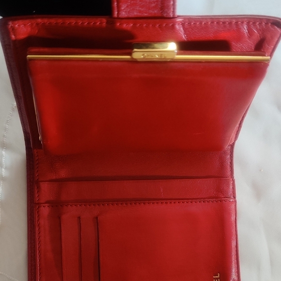 🔥🔥🔥CHANEL Red CC Logo Cavair Wallet Authentic - Picture 5 of 10